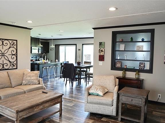 3rd image of 2035 E Holbrook Cir