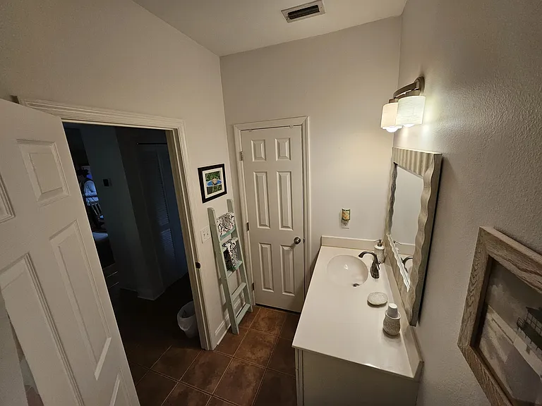 full hall bath photo2