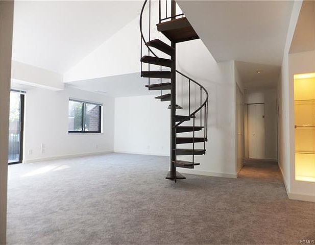 1st image of 6 Bronxville Glen Dr #117
