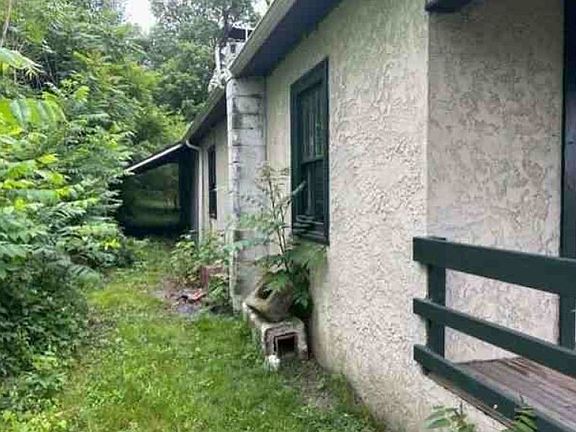 2nd image of 715 Rockford St