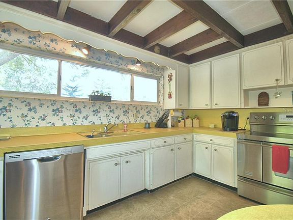 3rd image of 1904 S Shady Ln