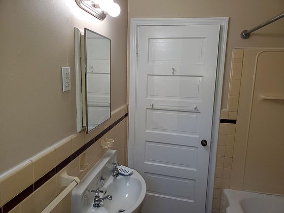 5th image of 2222 Kenwood Blvd #5