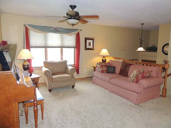 2nd image of 2915 Lakeview Dr