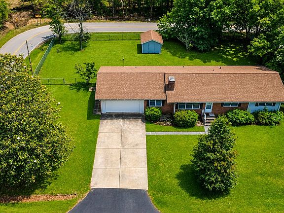 2nd image of 301 Waterside Dr.