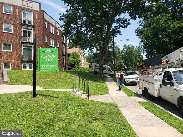 617-625 E Vernon Rd #3A — Photo 3