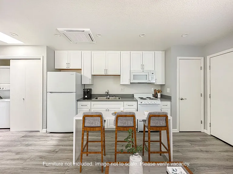 515 Camanche Lane - Summer Gardens Apartments — Photo 11