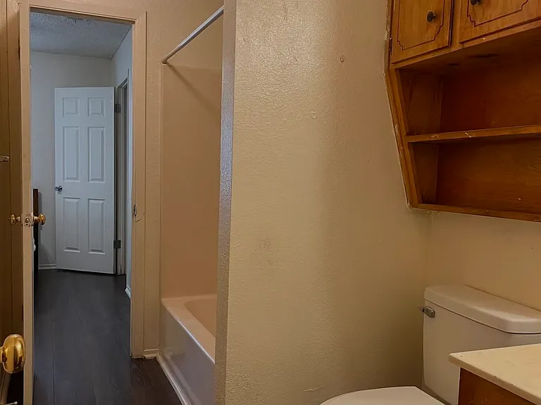 Bryce Avenue Apartments — Photo 5