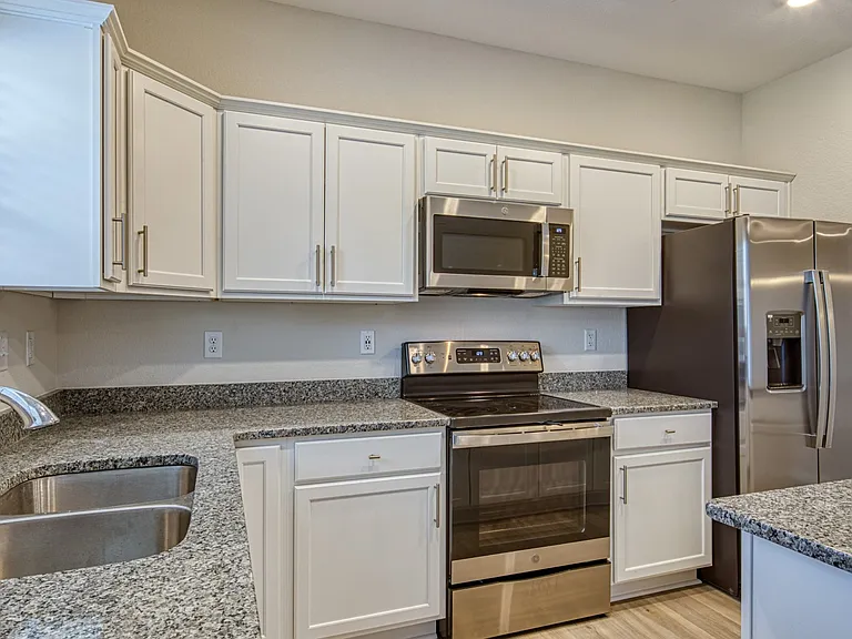 Hillpoint Preserve Townhome Apartments — Photo 31