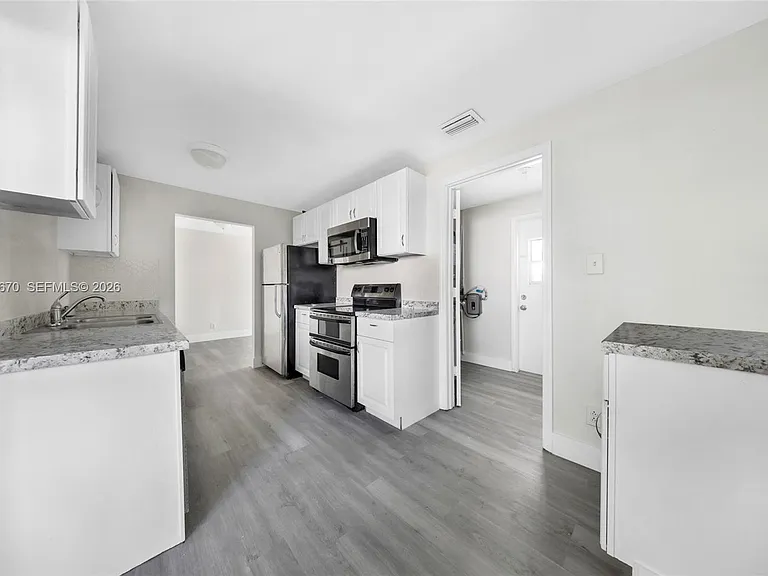 2520 NW 2nd Dr — Photo 10