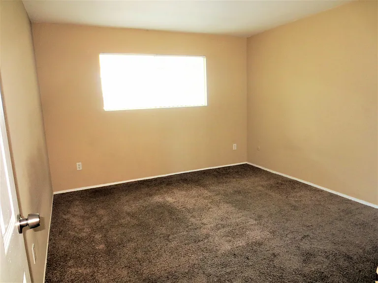 La Paloma Apartments — Photo 9
