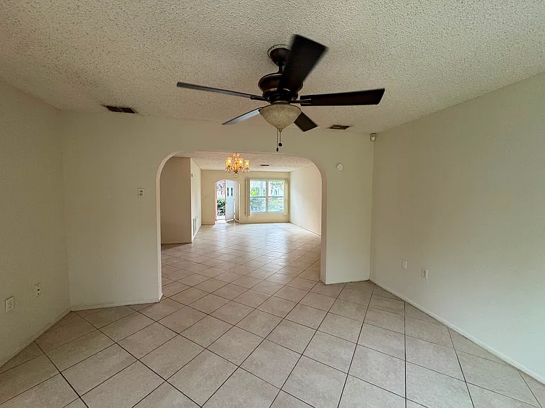 9945 Woodridge Ct — Photo 4
