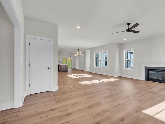 2nd image of 182 Mimosa Rd