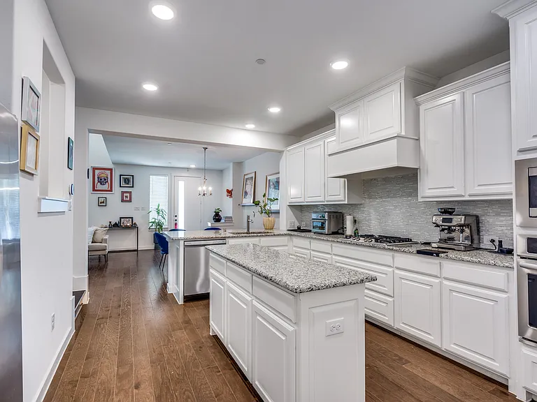 1520 Navasota Trl — Photo 9
