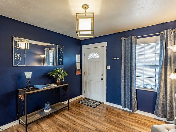 4th image of 303 W Nimitz St