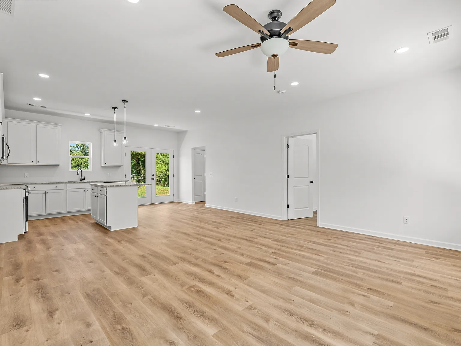 3 bed, 1311 sqft, $1,850 — Photo 4