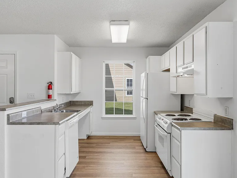 726 E Sunset St — Photo 11
