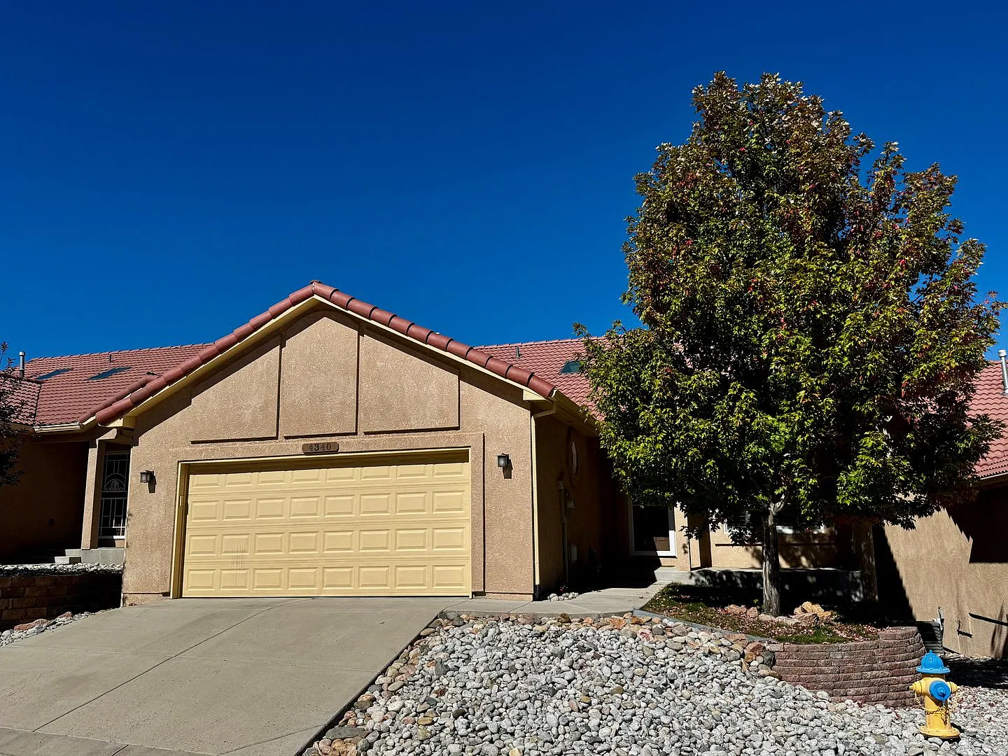Gated Luxury Townhome in Northeast Colorado Springs — Photo 2