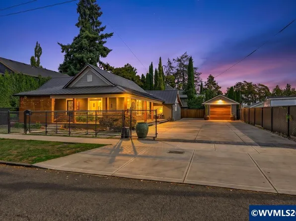 242 N 3rd St, Woodburn, OR 97071