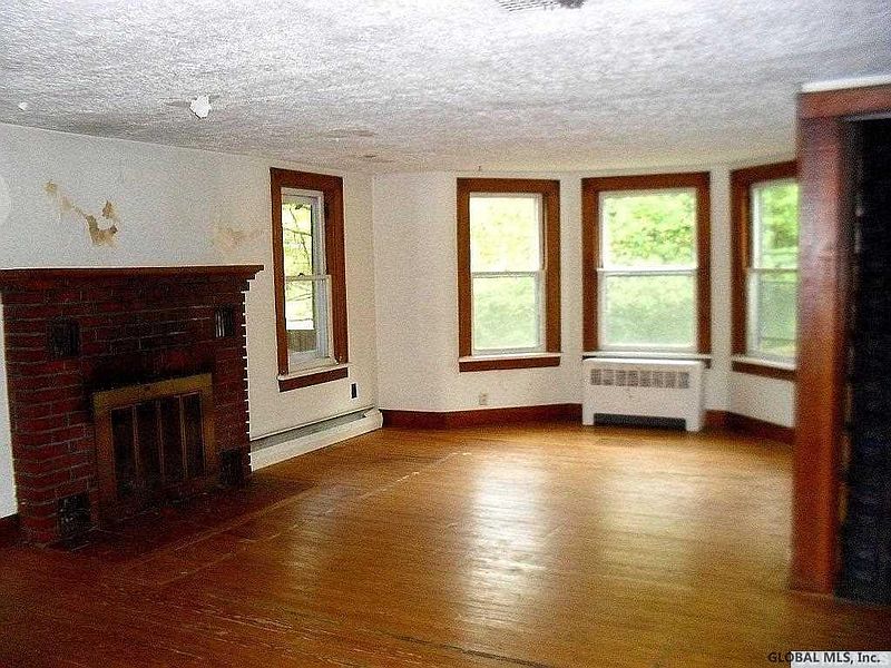 5th image of 1107 NY 43