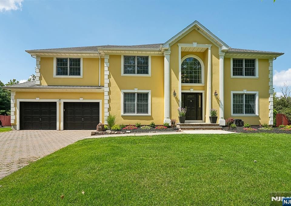 1st image of 15 Bethany Cir