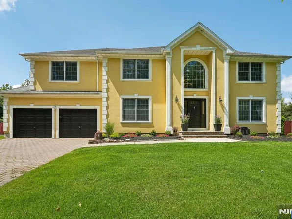 15 Bethany Cir, Closter, NJ 07624