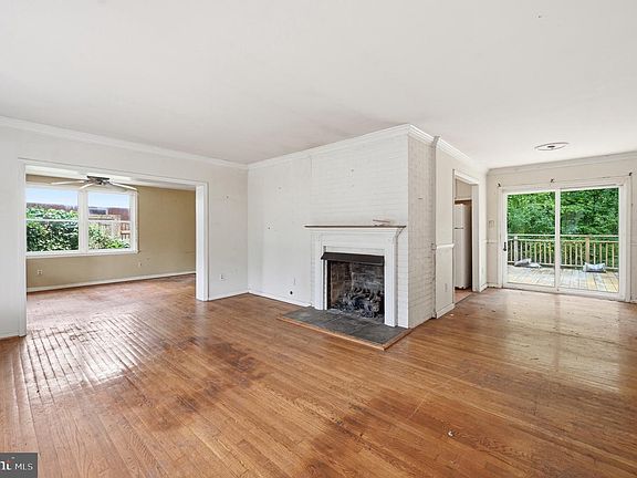 3rd image of 6702 Harwood Pl