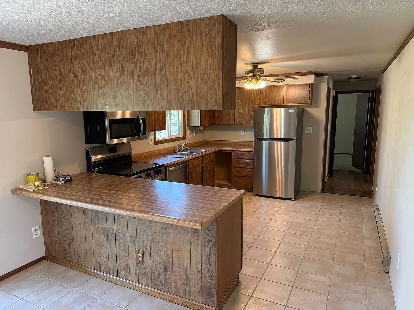 Charming 4Bed Retreat on 2 Acres with Barn & Garage — Photo 4