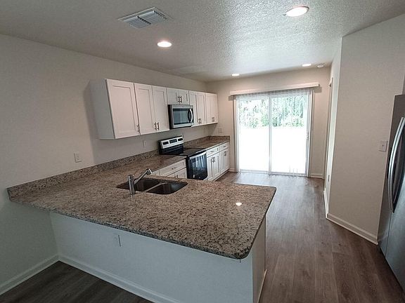 3rd image of 614 HANNAH Street