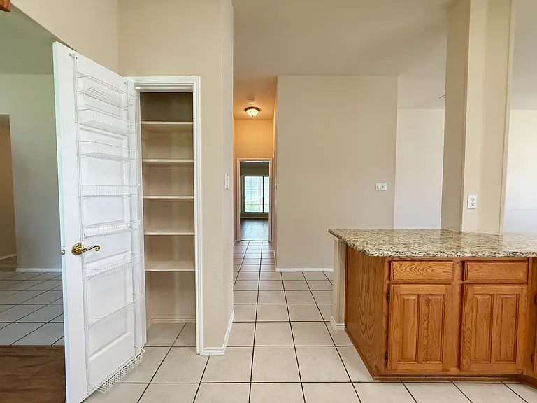 6000 Arlington Dr — Photo 14