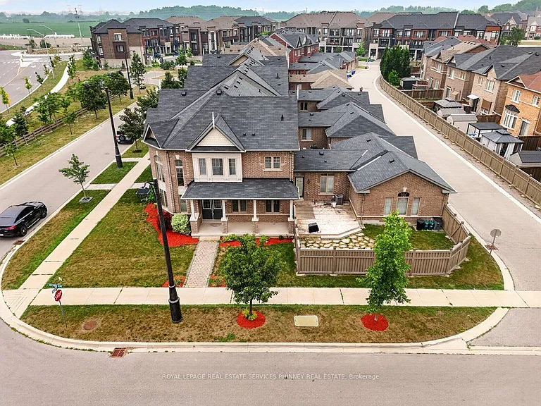 222 Moody Dr — Photo 2