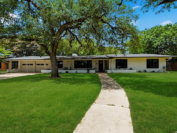 3rd image of 217 Gardenview