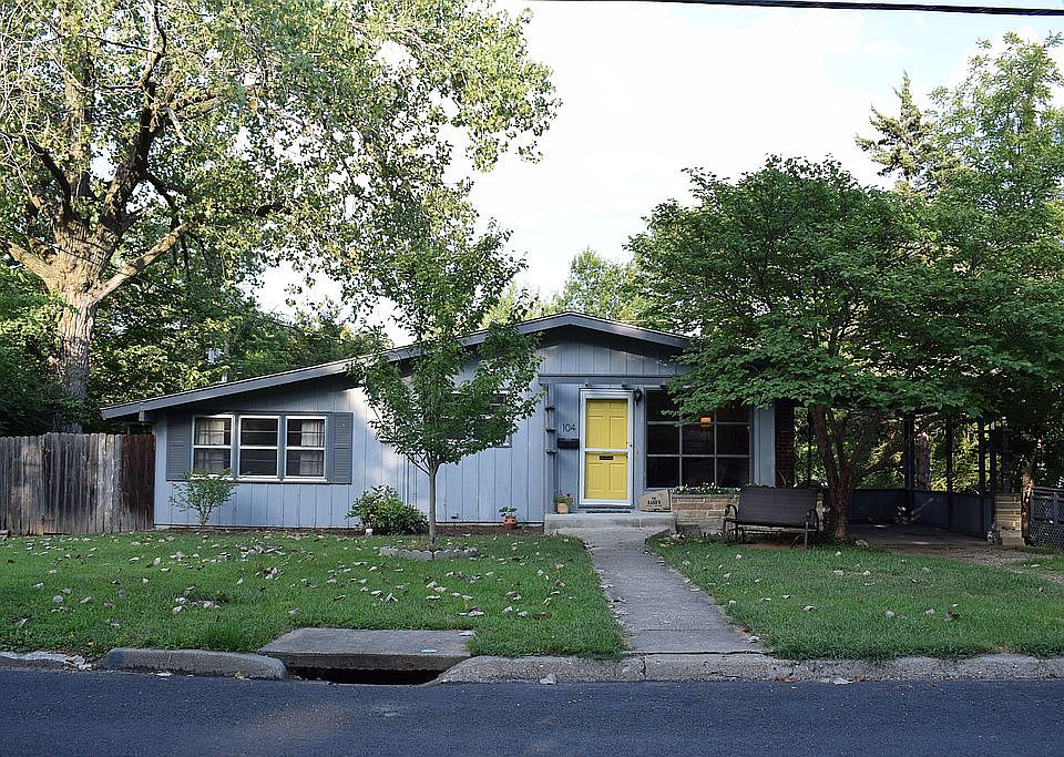 2nd image of 104 Pershing Rd