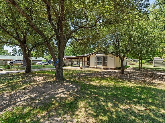 5th image of 221 Oak Ridge Dr