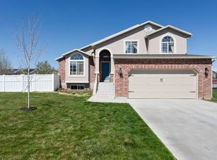 1118 W 2400 N, Clinton, UT 84015