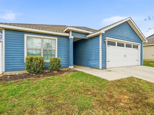 1305 Eagle Lake Dr, Azle, TX 76020