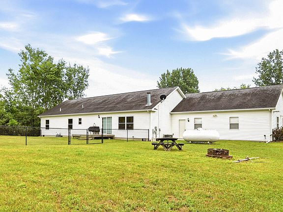 3rd image of 3135 Lee Hill Rd