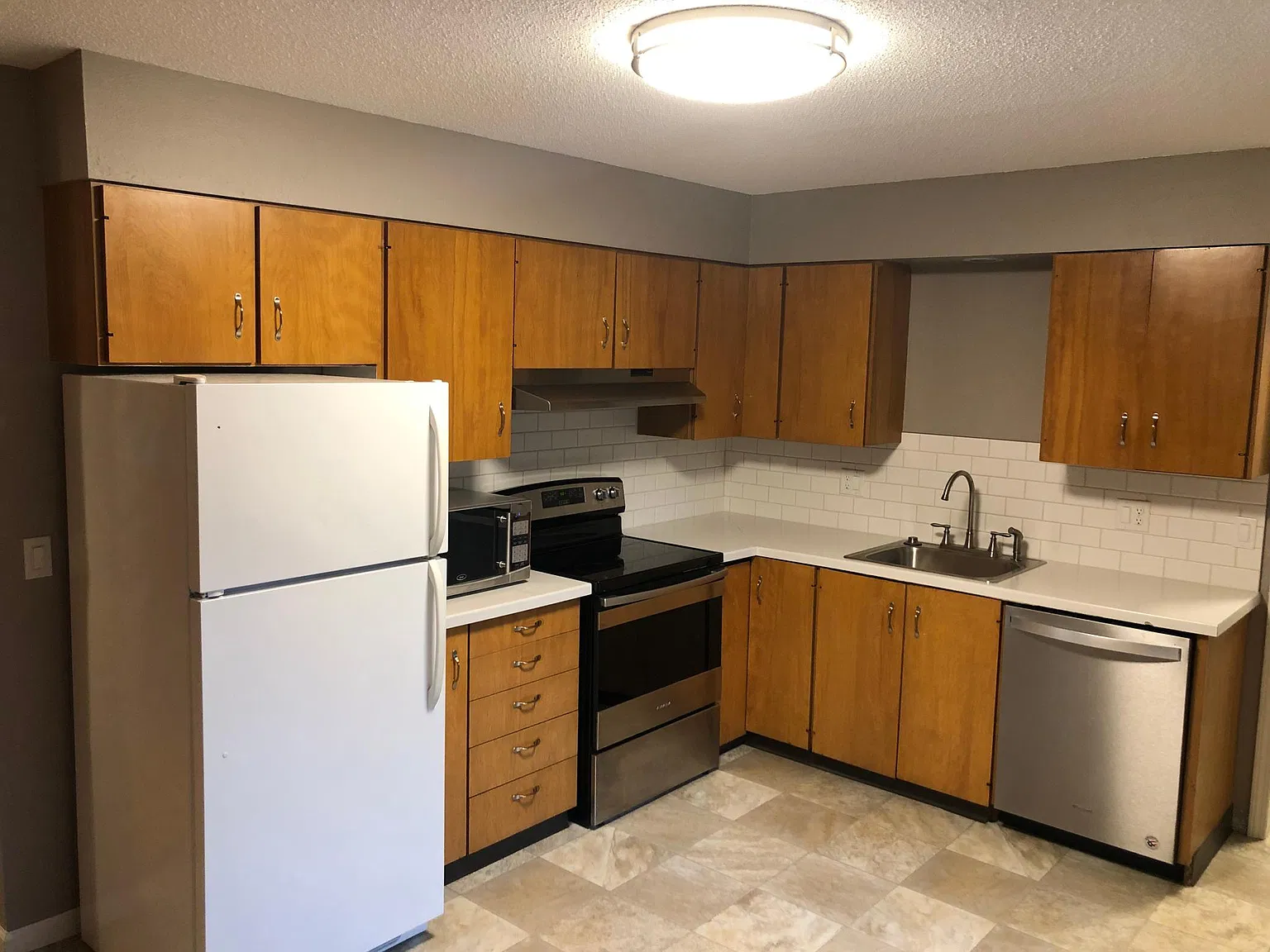 4 bed, 2.5 bath, 1820 sqft, $2,500 — Photo 4