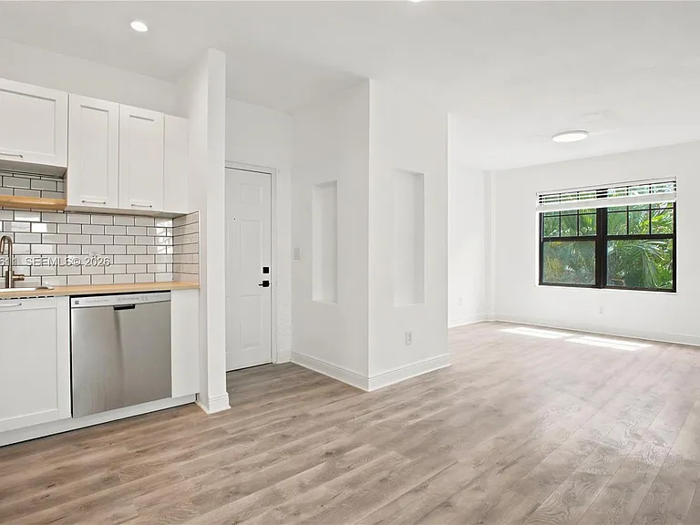 934 Michigan Ave #209 — Photo 11