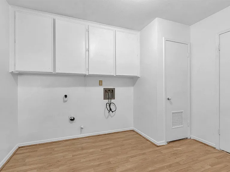 1122 Rhine Ln — Photo 14