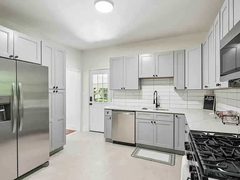2289 Almira Ave — Photo 4