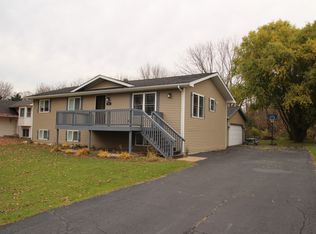 1011 Candlewick Dr NE, Poplar Grove, IL 61065