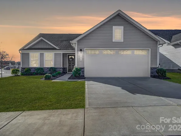 4136 Mackinnon Dr, Charlotte, NC 28214