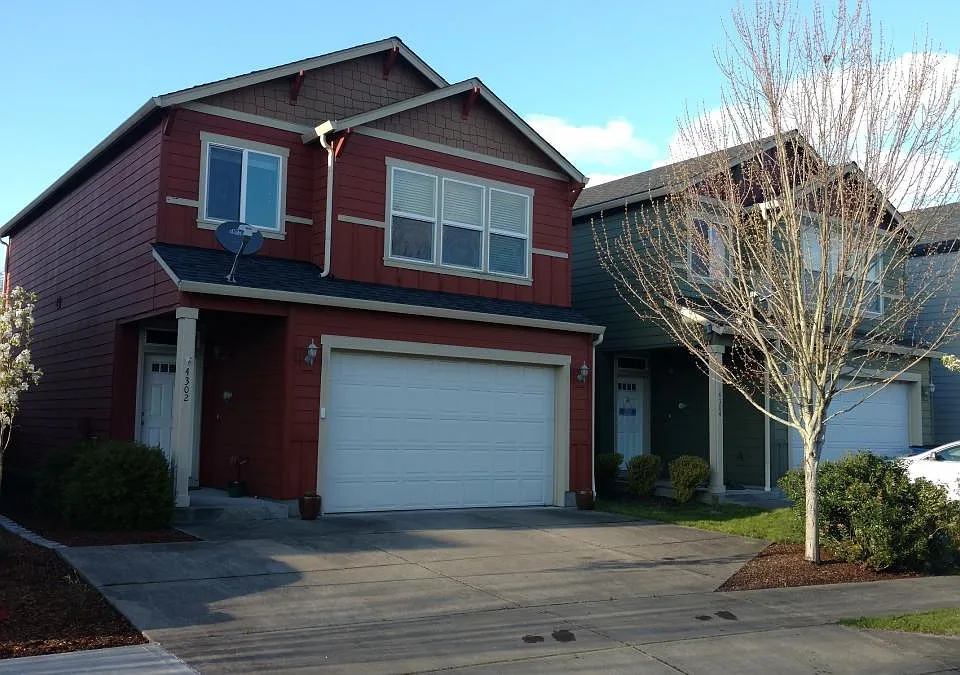 4302 NE 34th Cir