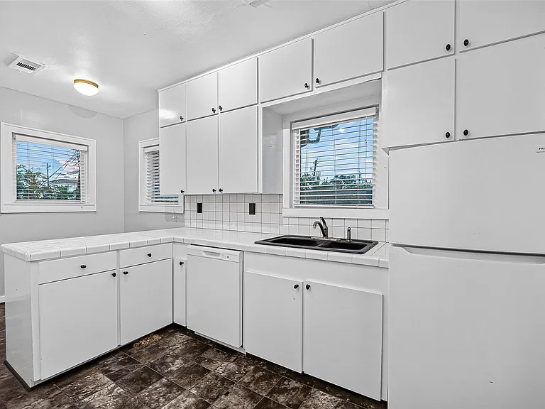 1758 Hawthorne St #2 — Photo 9