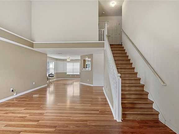 4th image of 350 Yellow River Ln