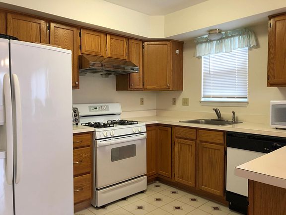 4th image of 302A Redwood Ave