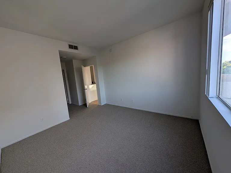 Manhattan Apartments — Photo 34