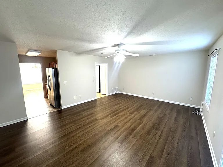 131 Joyce Dr — Photo 9