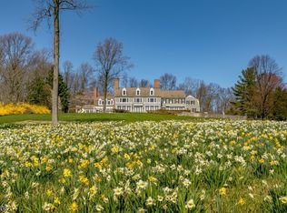 10 Fieldview Ln, Tewksbury Twp, NJ 07830