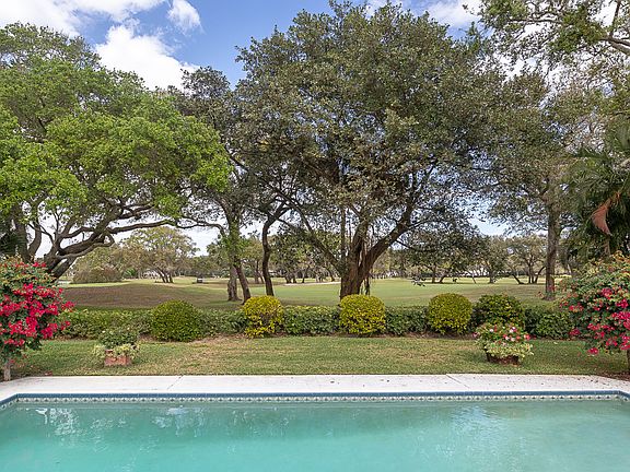 2nd image of 241 Johns Island Dr